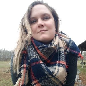 Meet your Posher, Lora